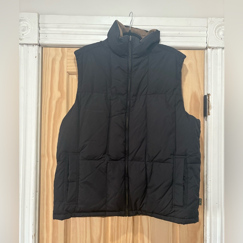 Eddie Bauer Men’s Reversible Vest Black and Brown